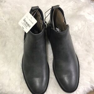 J. Ferrar “Blake”Memory Foam Ankle Boots Side Zip Pull On Grey Textured NWB 9.5M